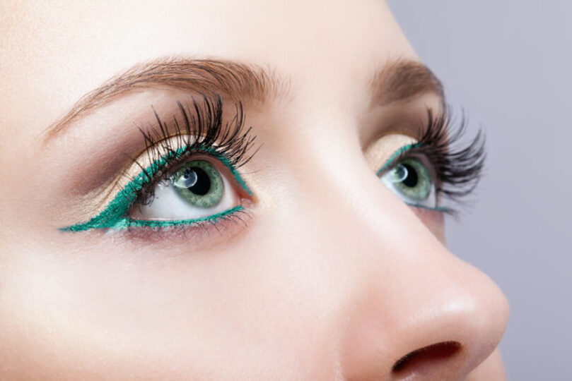 eyeliner, colored eyeliner, green eyeliner, beauty hack, eye color 