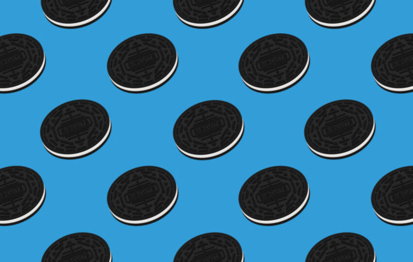 Bkue background with Oreos