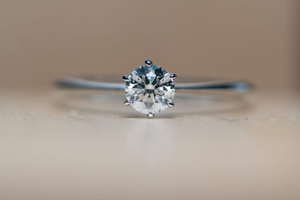 What is a Diamond Solitaire Engagement Ring Setting
